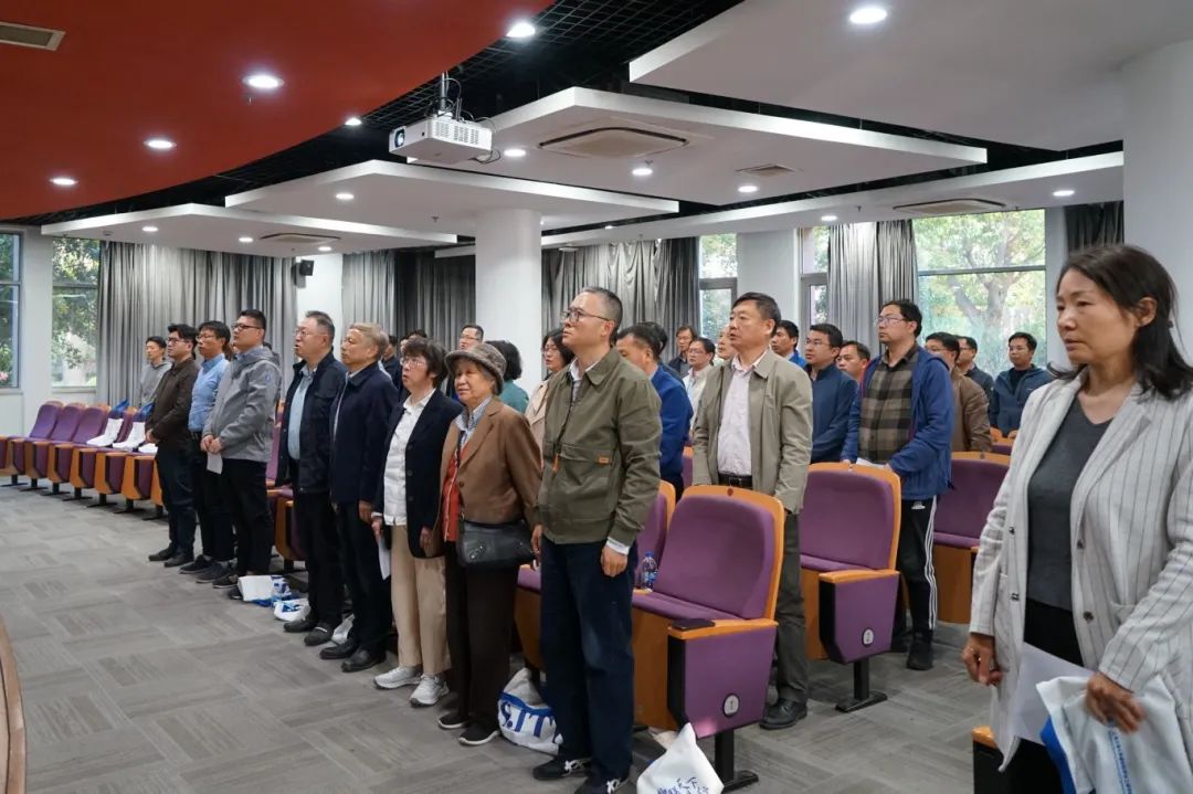 图片4 奏唱国歌.jpg